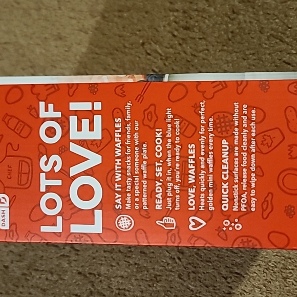 Dash love mini waffle maker - Picture 3 of 5